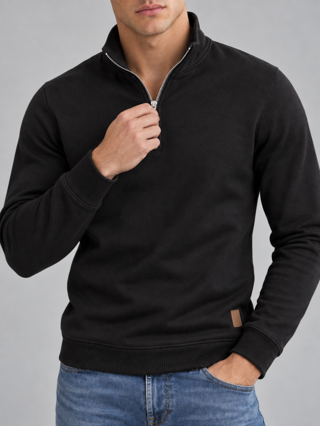 Weicher gestrickter Herrenpullover mit kurzem Reißverschluss und Polokragen