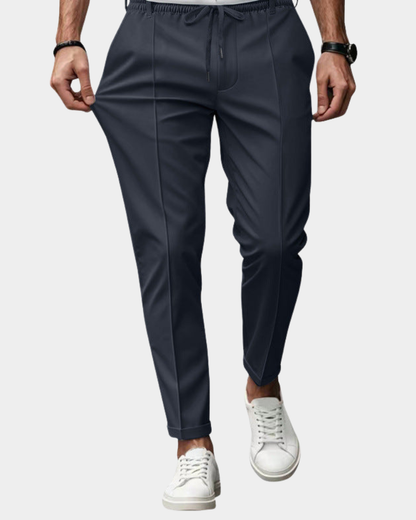 Vielseitige, lässige Herrenhose mit schmal zulaufendem Schnitt
