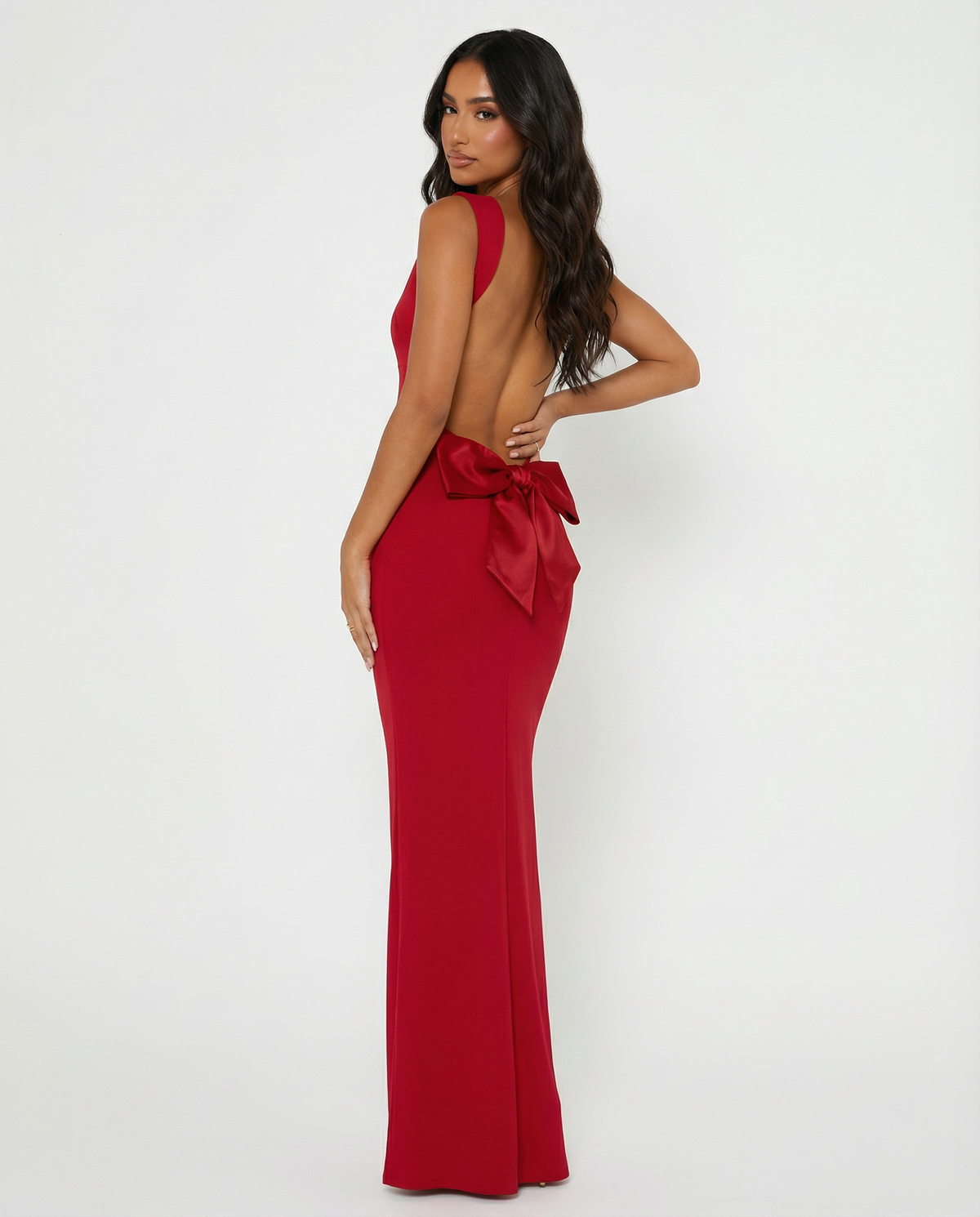 ARIA Robe Maxi Dos Nu Muse – Allure Élégante et Audacieuse
