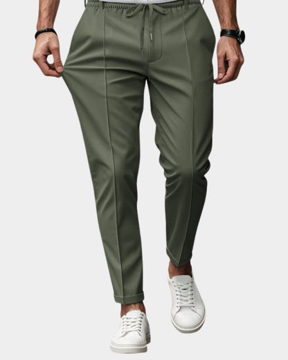 Vielseitige, lässige Herrenhose mit schmal zulaufendem Schnitt