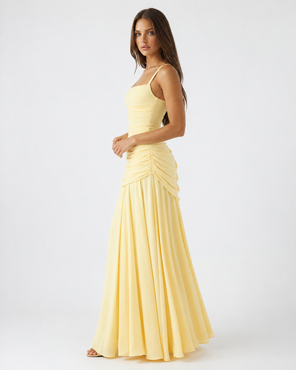 Robe Maxi Sculptée Muse – Col Carré, Lacets Dos et Drapé Hanches