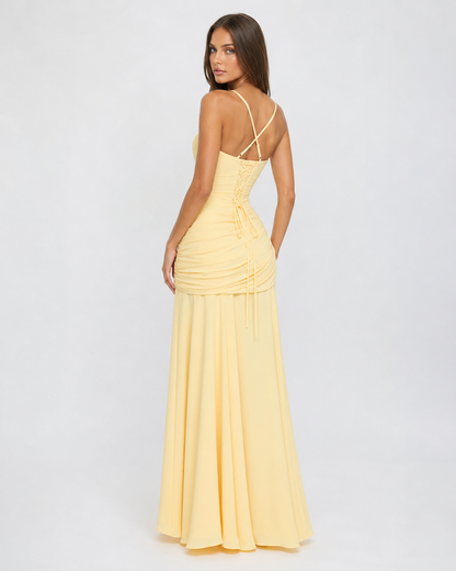 Robe Maxi Sculptée Muse – Col Carré, Lacets Dos et Drapé Hanches