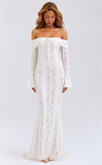 Robe Longue Dentelle Éthérée – Élégance Romantique et Délicate