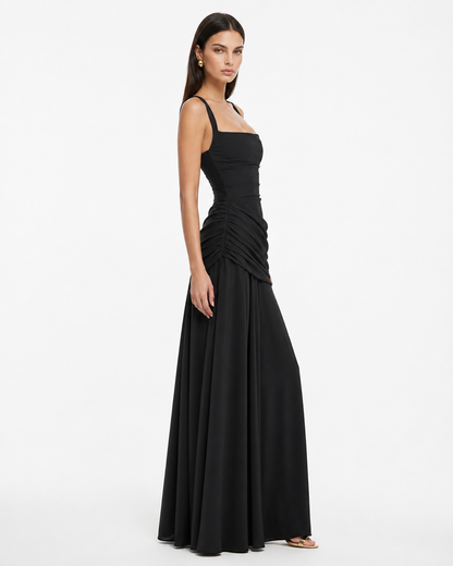 Robe Maxi Sculptée Muse – Col Carré, Lacets Dos et Drapé Hanches