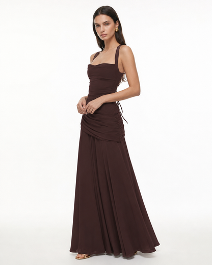 Robe Maxi Sculptée Muse – Col Carré, Lacets Dos et Drapé Hanches