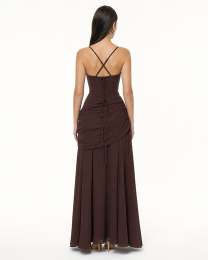 Robe Maxi Sculptée Muse – Col Carré, Lacets Dos et Drapé Hanches