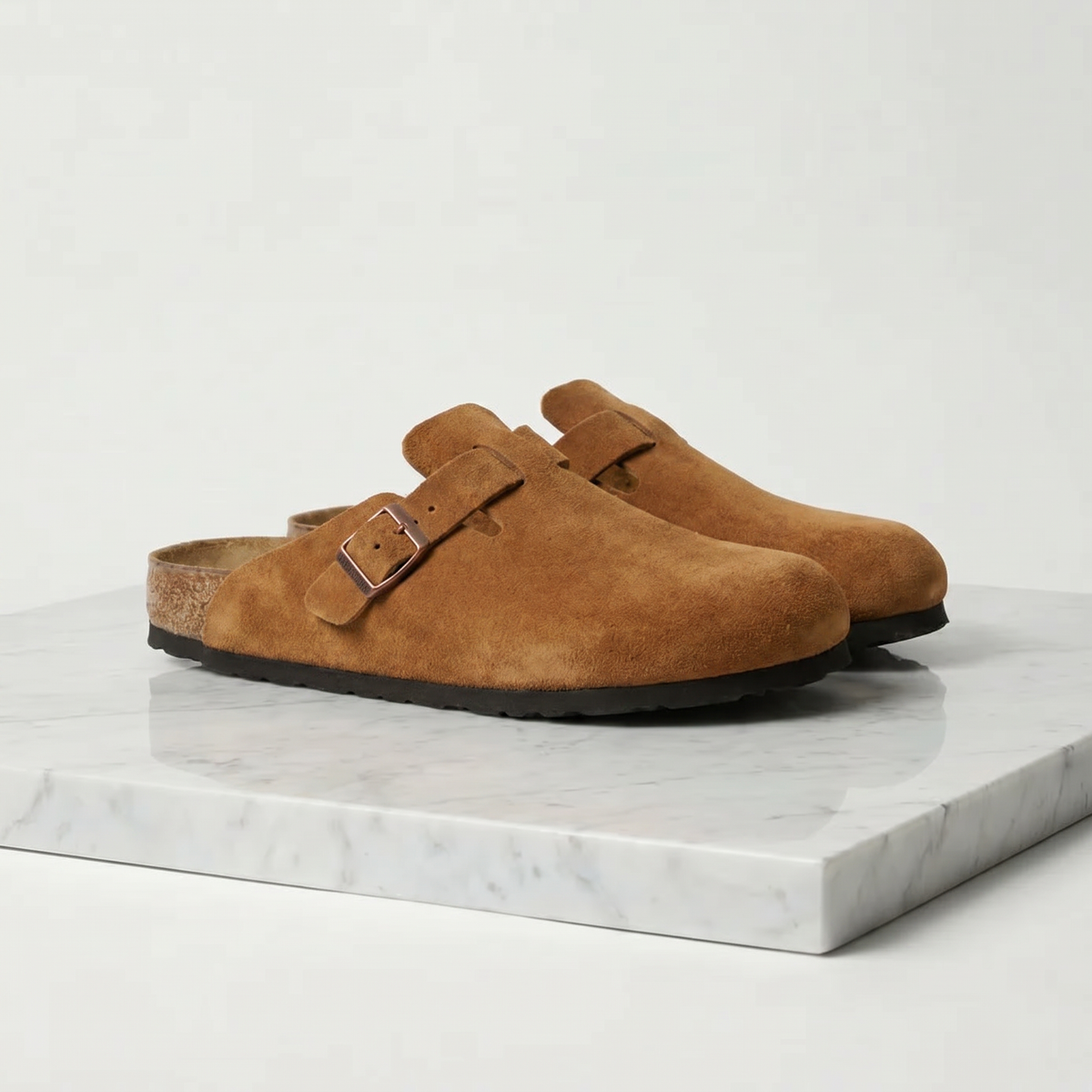 Herren-Clogs aus weichem Wildleder mit Lederfußbett