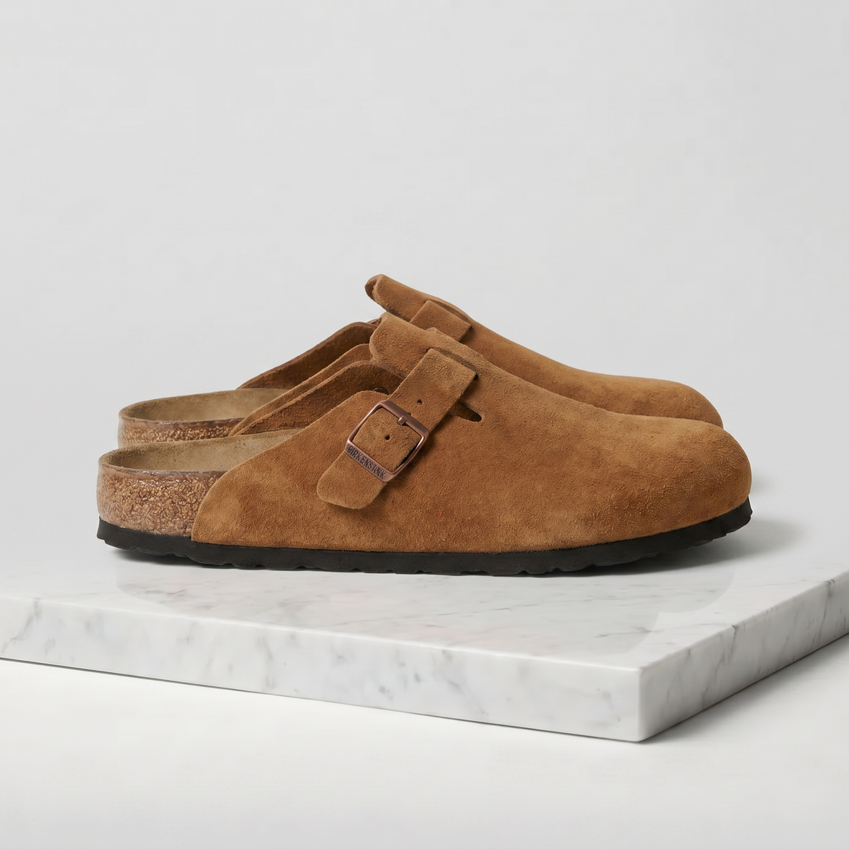 Herren-Clogs aus weichem Wildleder mit Lederfußbett