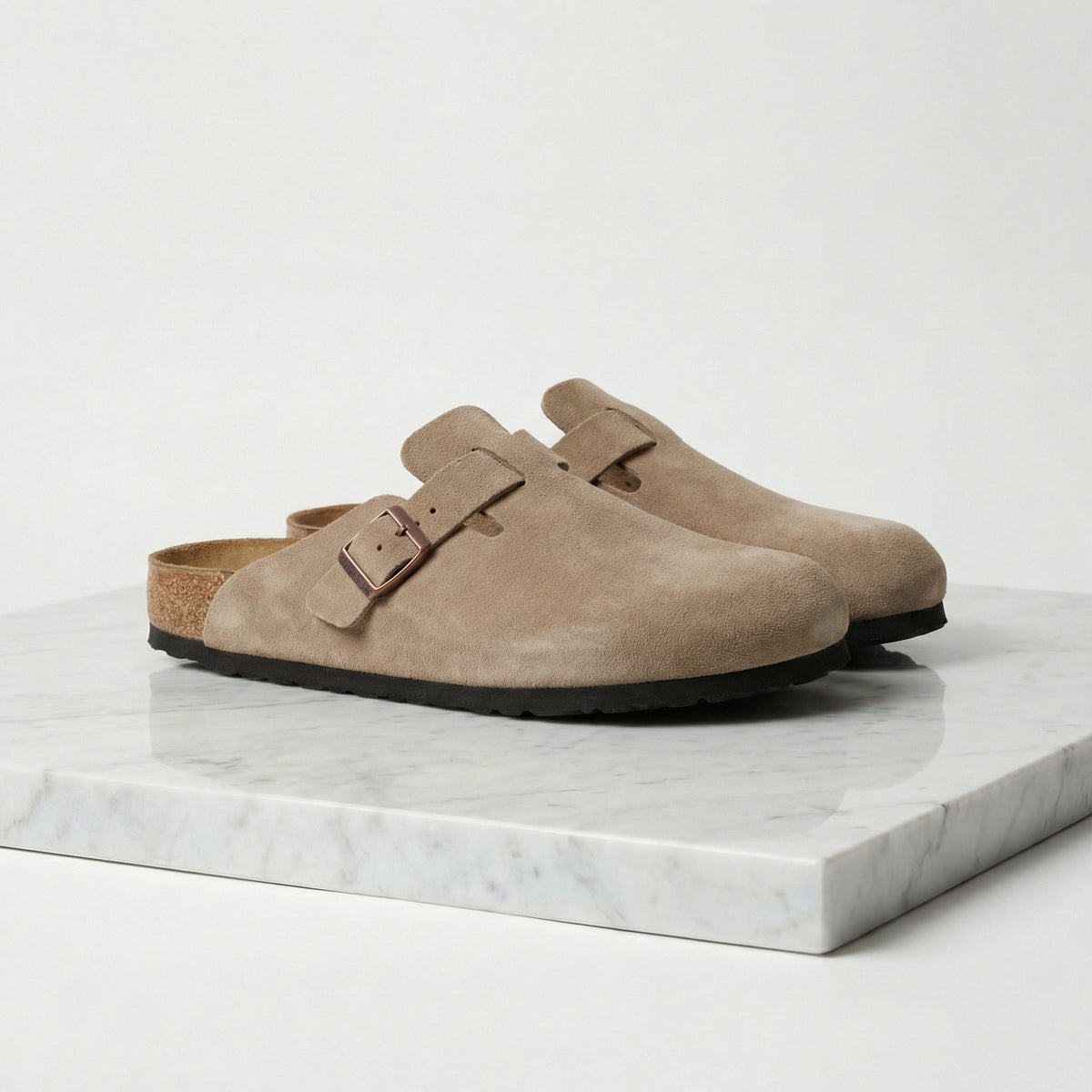 Herren-Clogs aus weichem Wildleder mit Lederfußbett