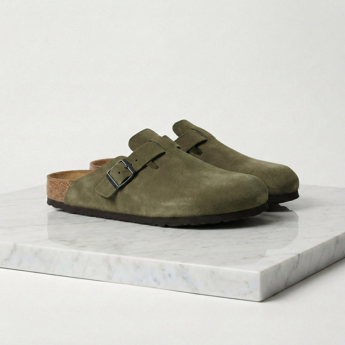 Herren-Clogs aus weichem Wildleder mit Lederfußbett
