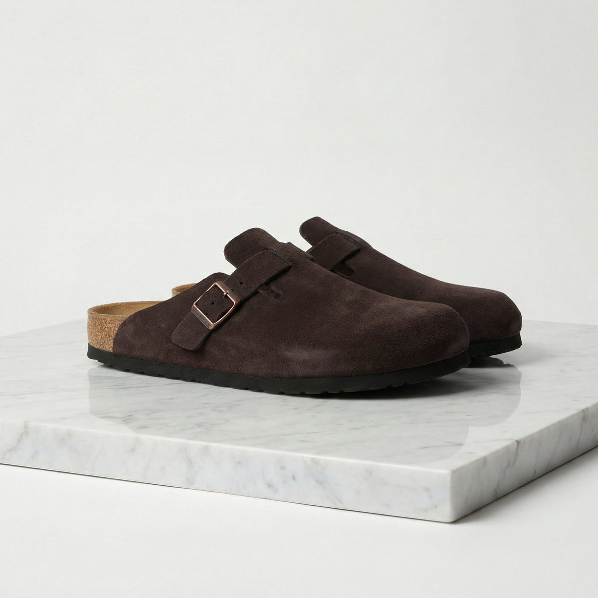 Herren-Clogs aus weichem Wildleder mit Lederfußbett