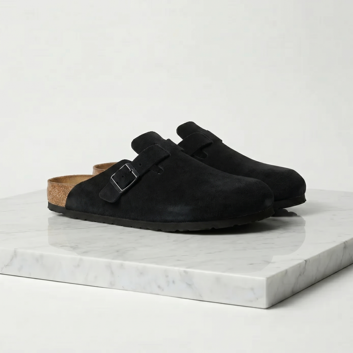 Herren-Clogs aus weichem Wildleder mit Lederfußbett