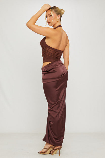 Robe Maxi Cocoa Muse – Halter Filet et Jupe Satinée