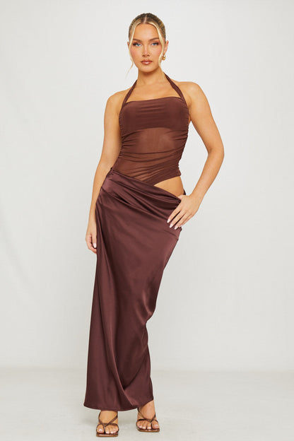 Robe Maxi Cocoa Muse – Halter Filet et Jupe Satinée