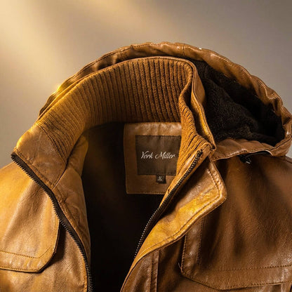 Urbanes Herren-Lederjacken-Modell mit Kapuze und Fleece-Futter