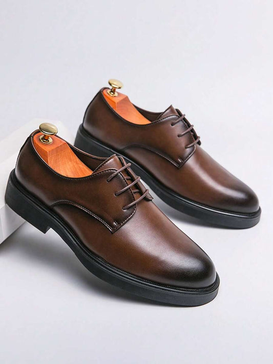 Herren-Derbys mit runder Kappe, offener Schnürung und flacher Sohle