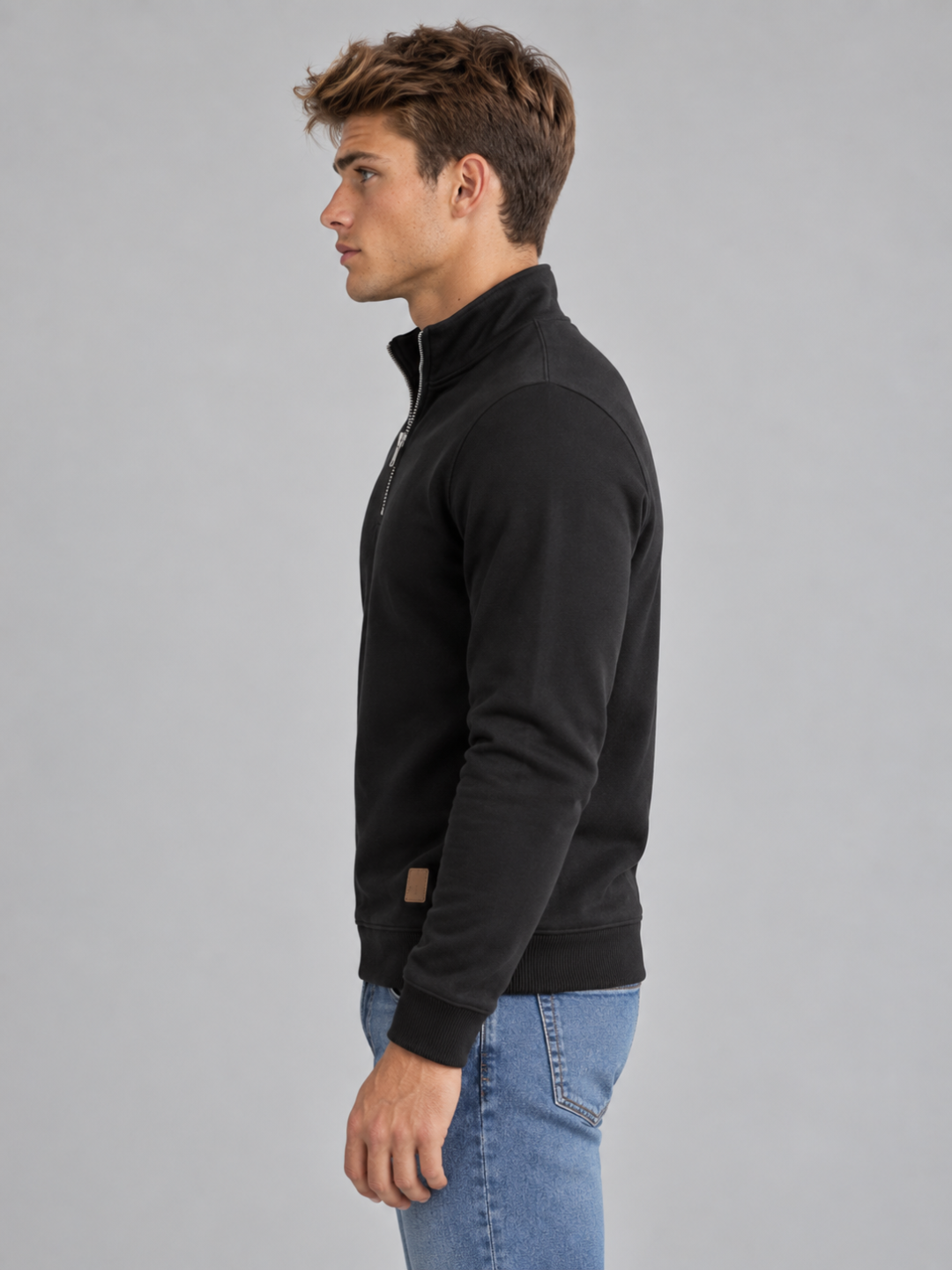 Weicher gestrickter Herrenpullover mit kurzem Reißverschluss und Polokragen