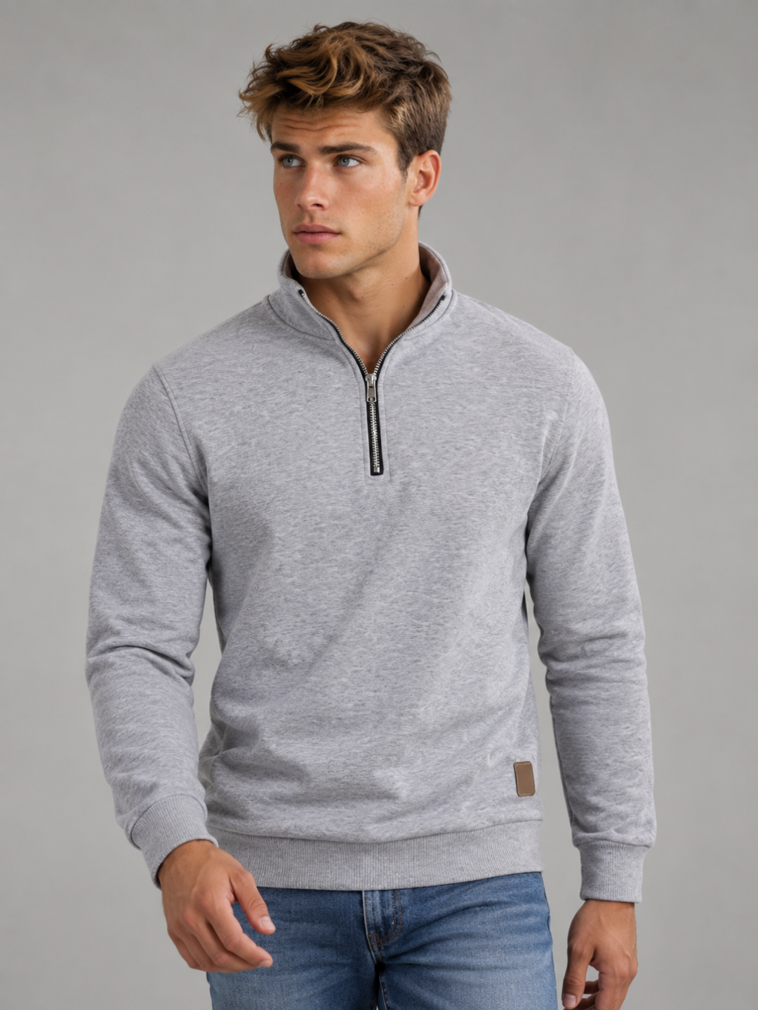 Weicher gestrickter Herrenpullover mit kurzem Reißverschluss und Polokragen