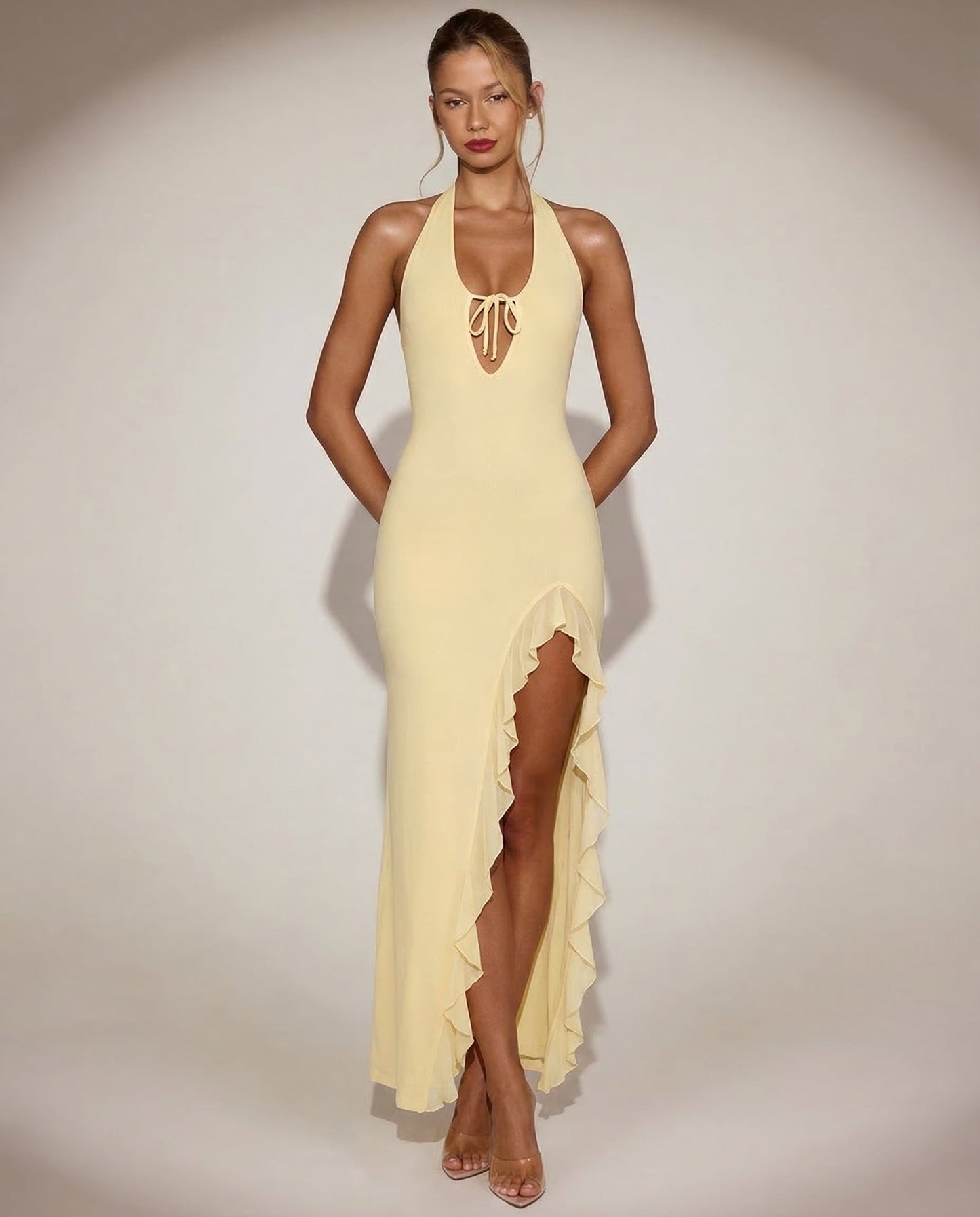 Robe Maxi Cherry Crush – Décolleté Plongeant et Fente Volantée