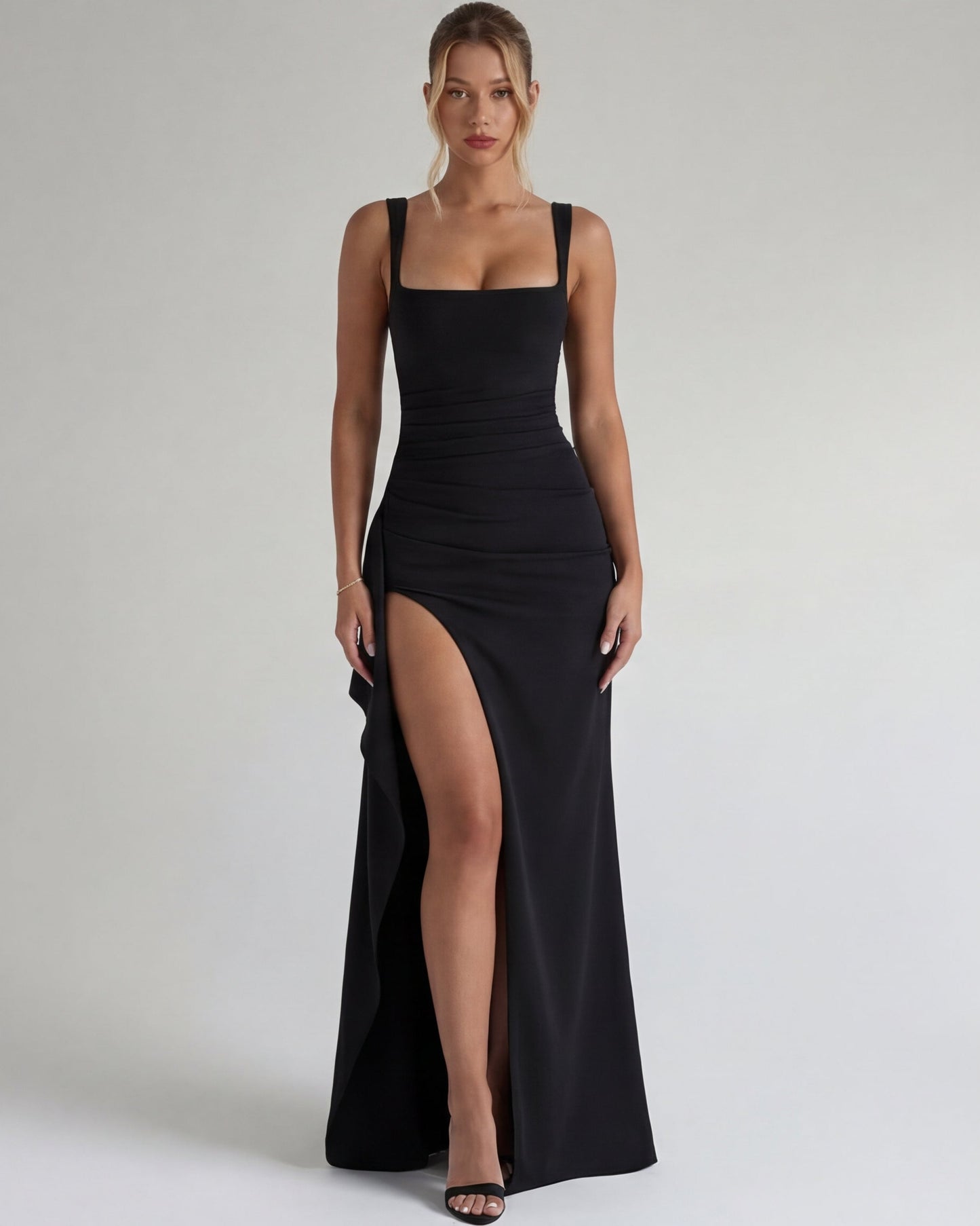 Robe Maxi Main Character – Coupe Gainante et Col Carré