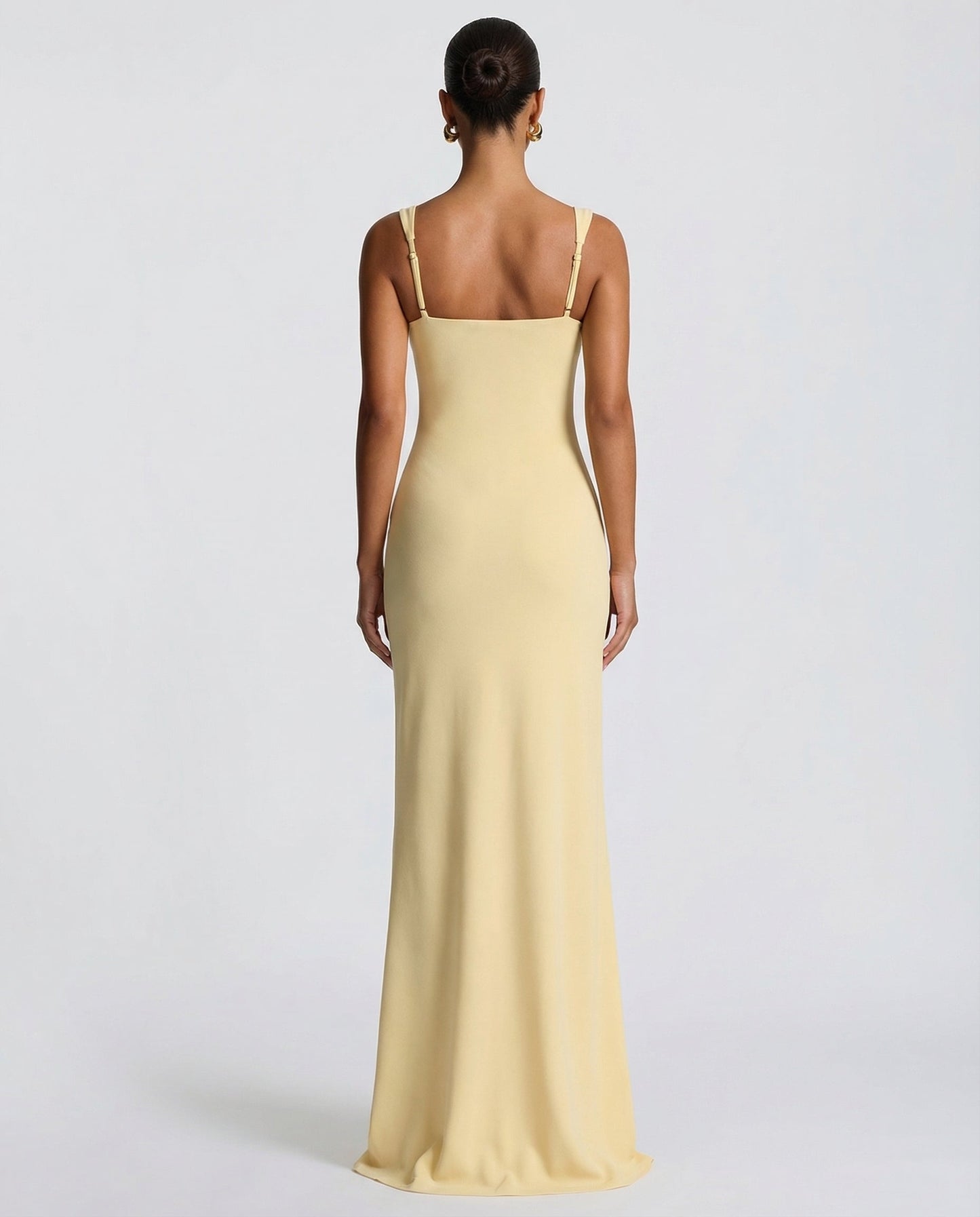 Robe Maxi Main Character – Coupe Gainante et Col Carré