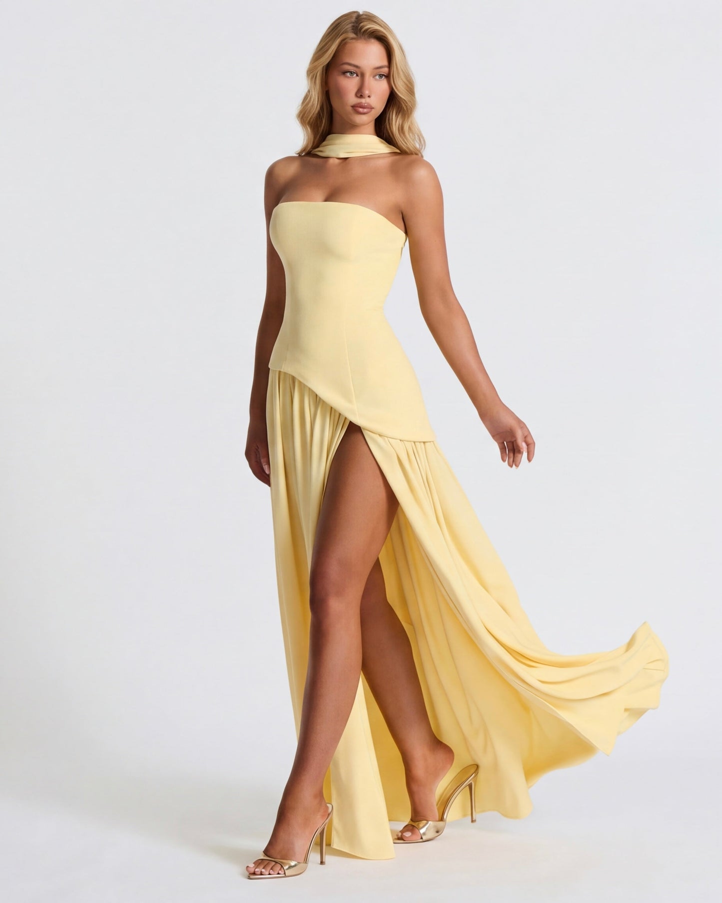 Robe Maxi Aura Radiant – Bustier, Foulard et Fente Haute