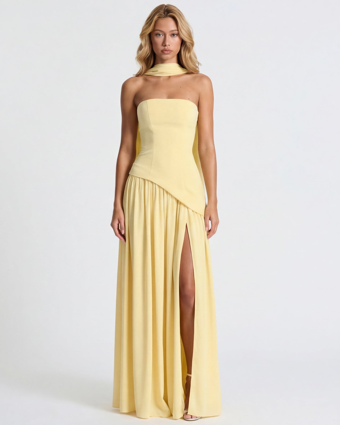 Robe Maxi Aura Radiant – Bustier, Foulard et Fente Haute