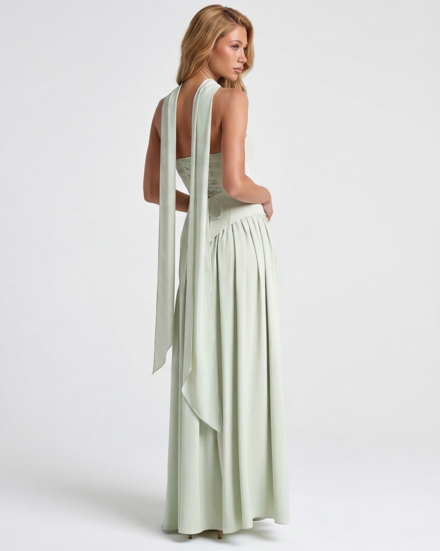 Robe Maxi Aura Radiant – Bustier, Foulard et Fente Haute