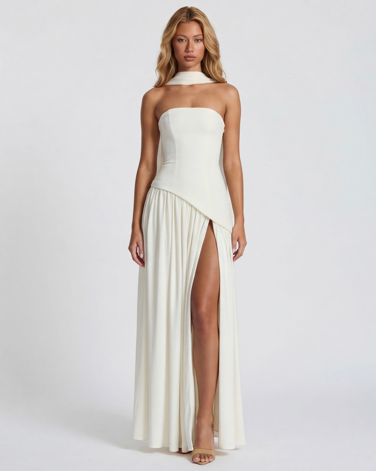 Robe Maxi Aura Radiant – Bustier, Foulard et Fente Haute