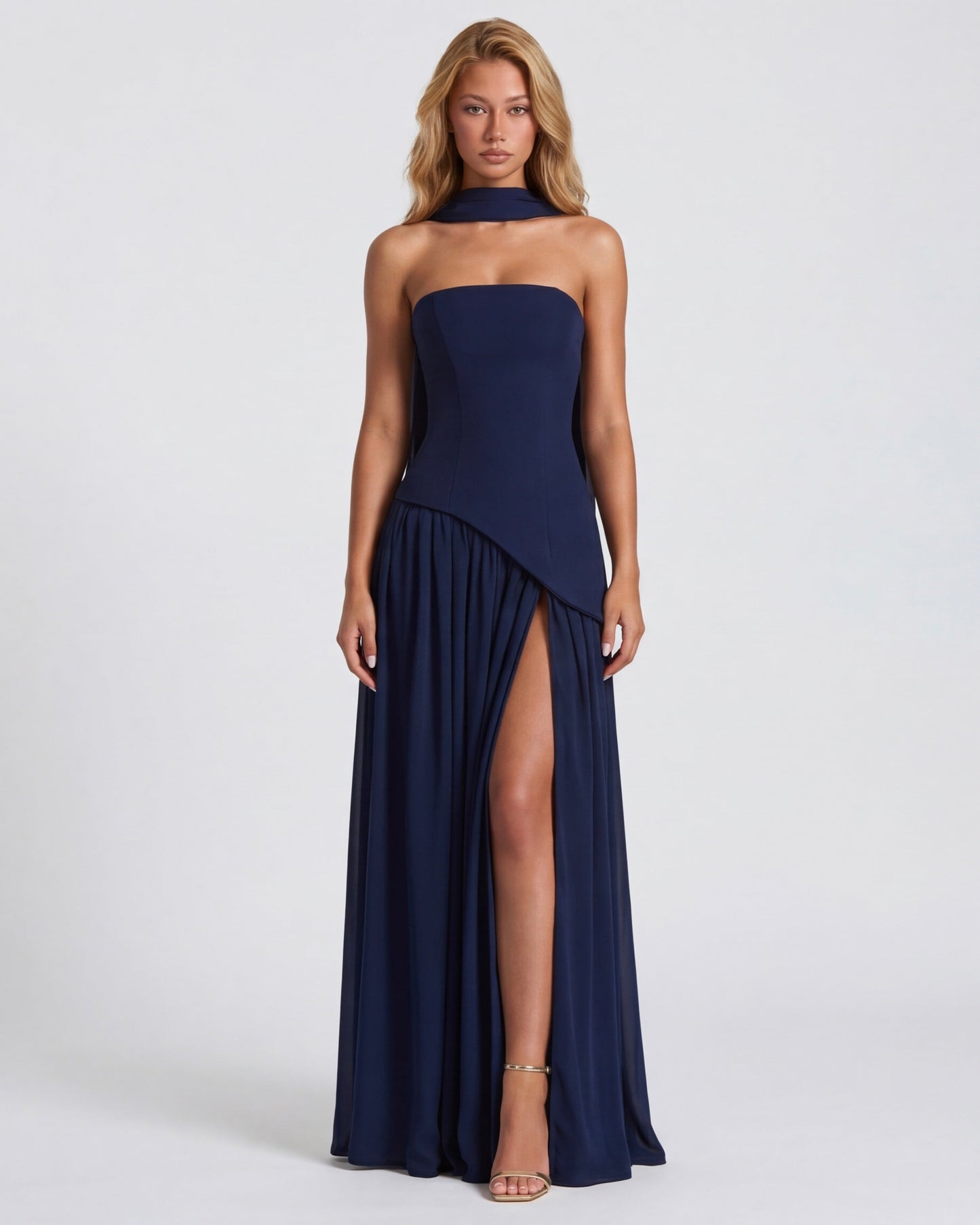 Robe Maxi Aura Radiant – Bustier, Foulard et Fente Haute