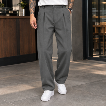 Elegante, bequeme Hose für Herren mit weitem, plissiertem Schnitt