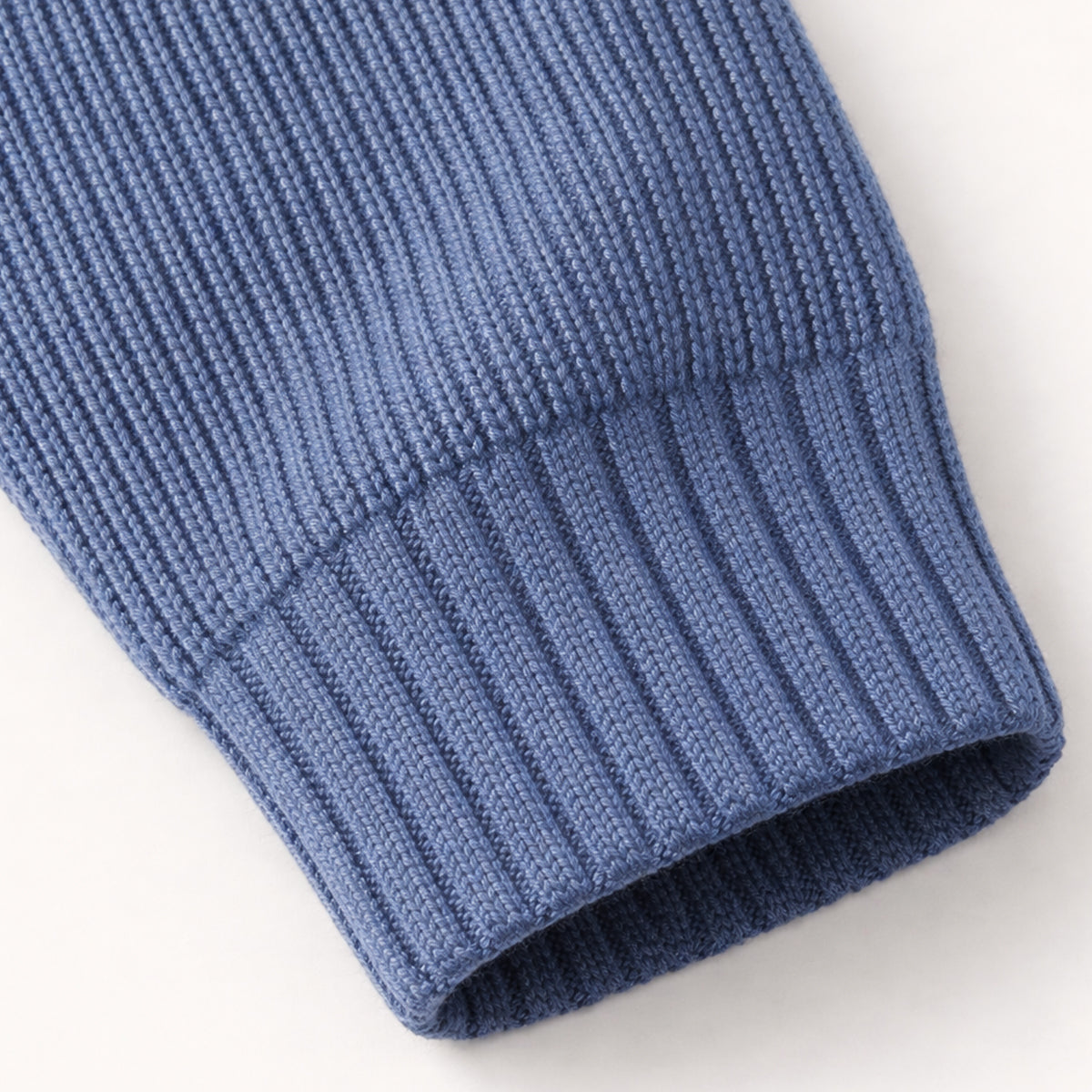 Weicher und raffinierter Herren-Kaschmirpullover mit halbem Reißverschluss
